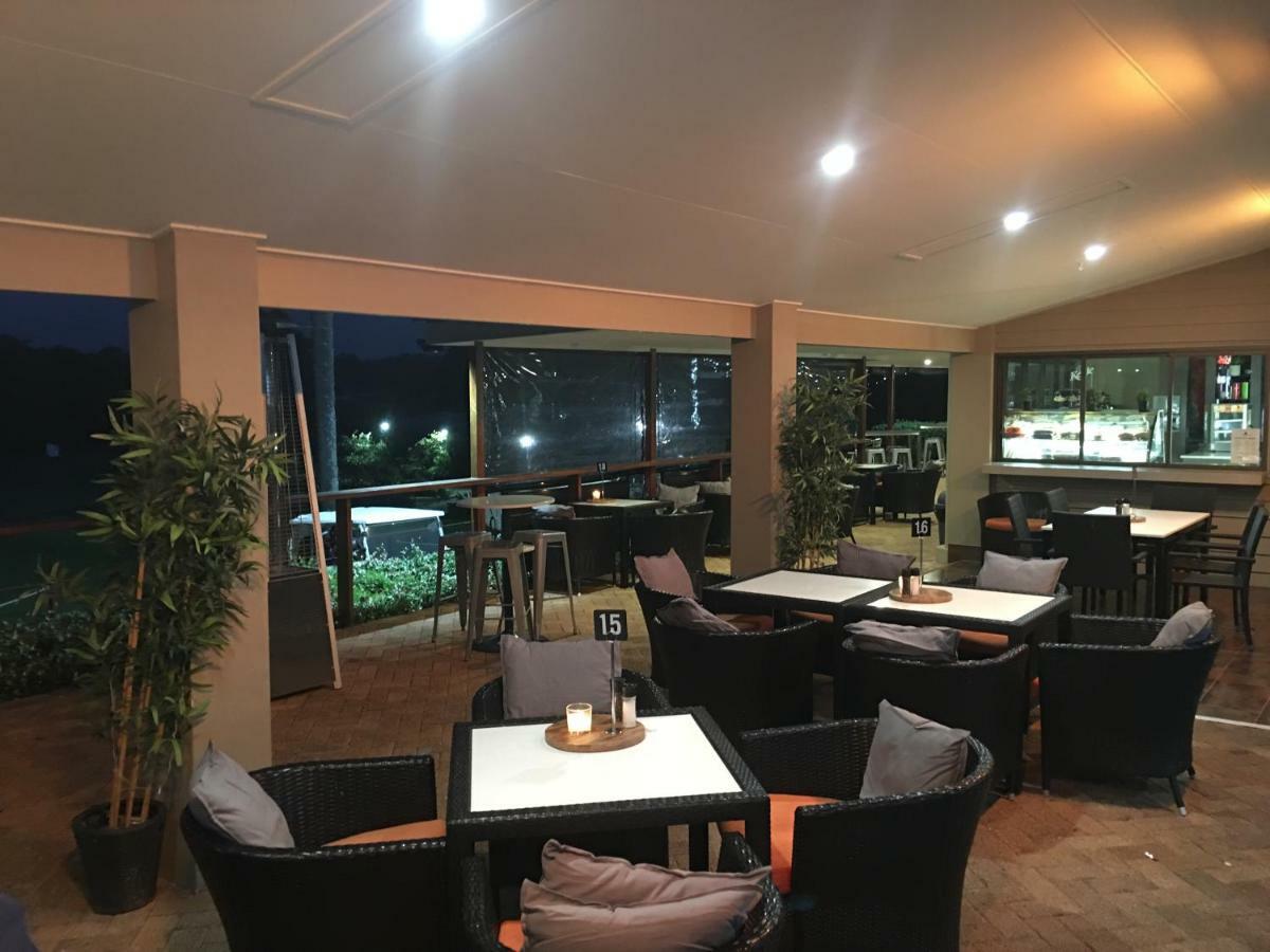Fairway Village @ Windaroo Lakes Golf Club ภายนอก รูปภาพ
